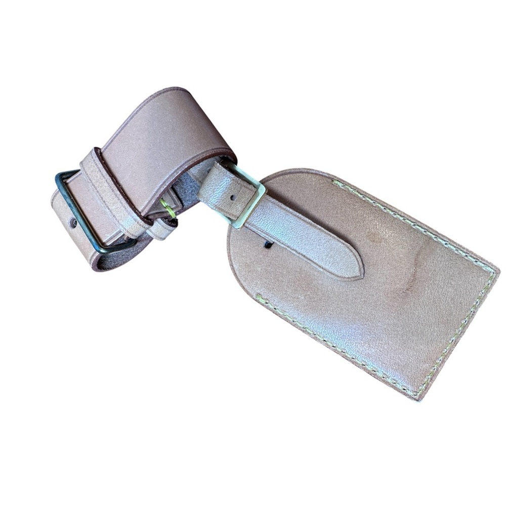 Authentic Louis Vuitton Beige Leather
Name Tag & Poignet set - Picture 2 of 12